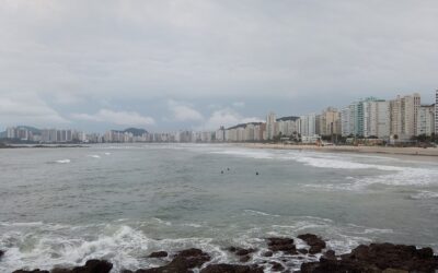 Marmoraria em Guarujá: Como Escolher a Pedra Ideal para Sua Casa na Praia